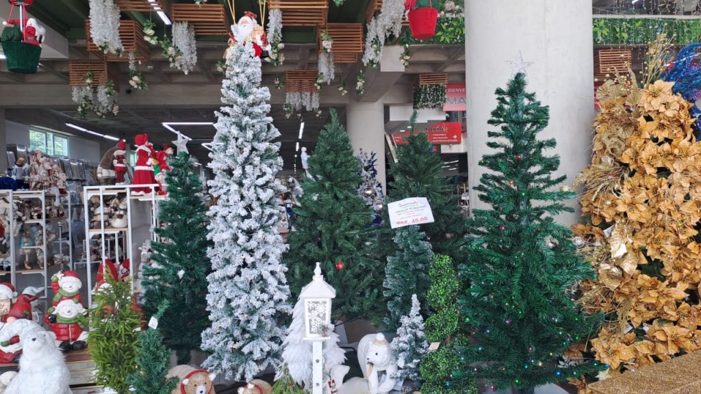 El arbolito nevado es el más vendido en Makía