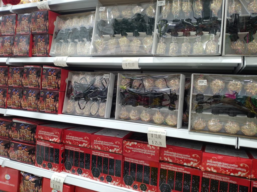 Se consiguen las luces de navidad a partir $1.80