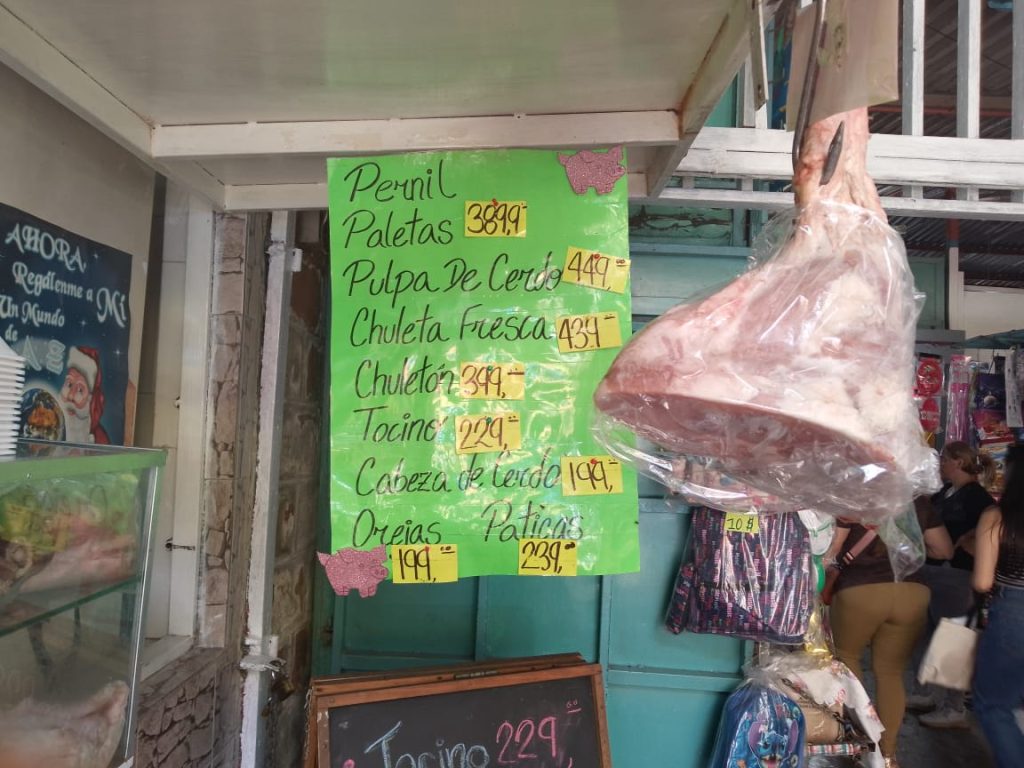 Pernil barato en mercado de El Paso