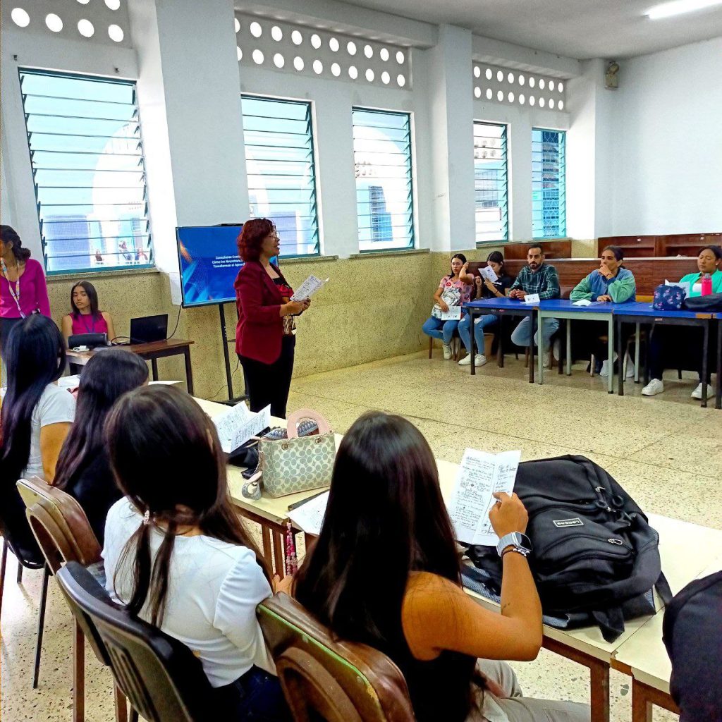 Uptamquistas reciben taller sobre destrezas para el aprendizaje