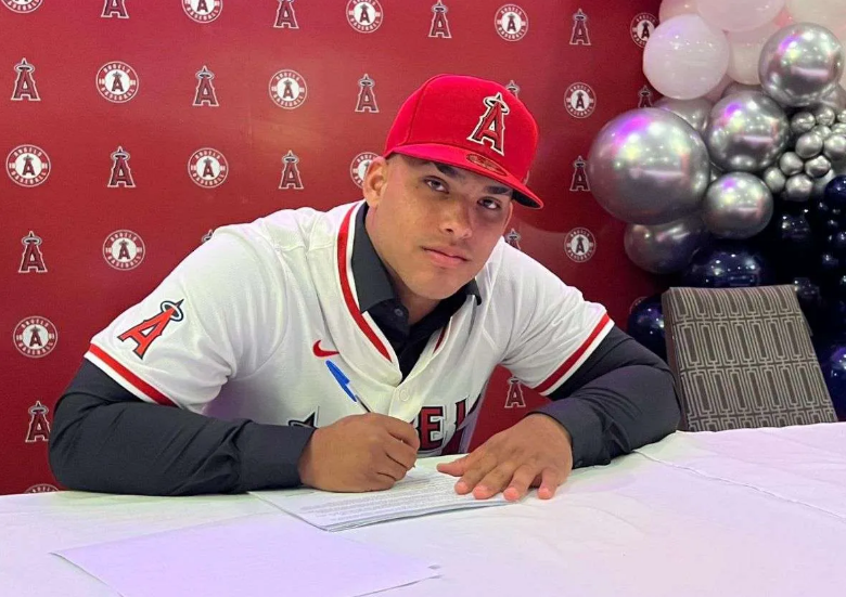 Angelinos firman al prospecto Gabriel Davalillo