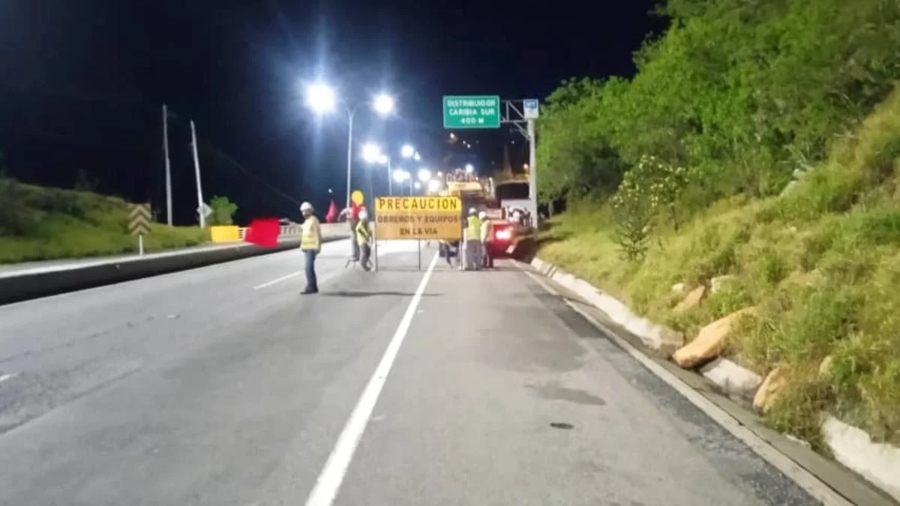 Cierran autopista Caracas-La Guaira el 27-E