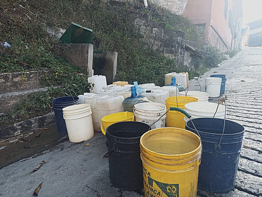 Casi una década sin agua por tuberías en El Cafetal