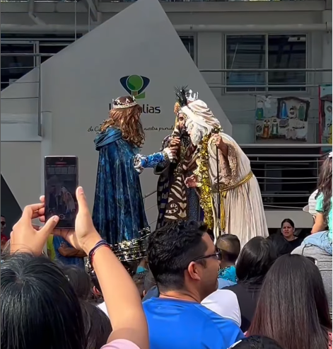 Los Reyes Magos contagiaron de alegría a niños en Los Salias