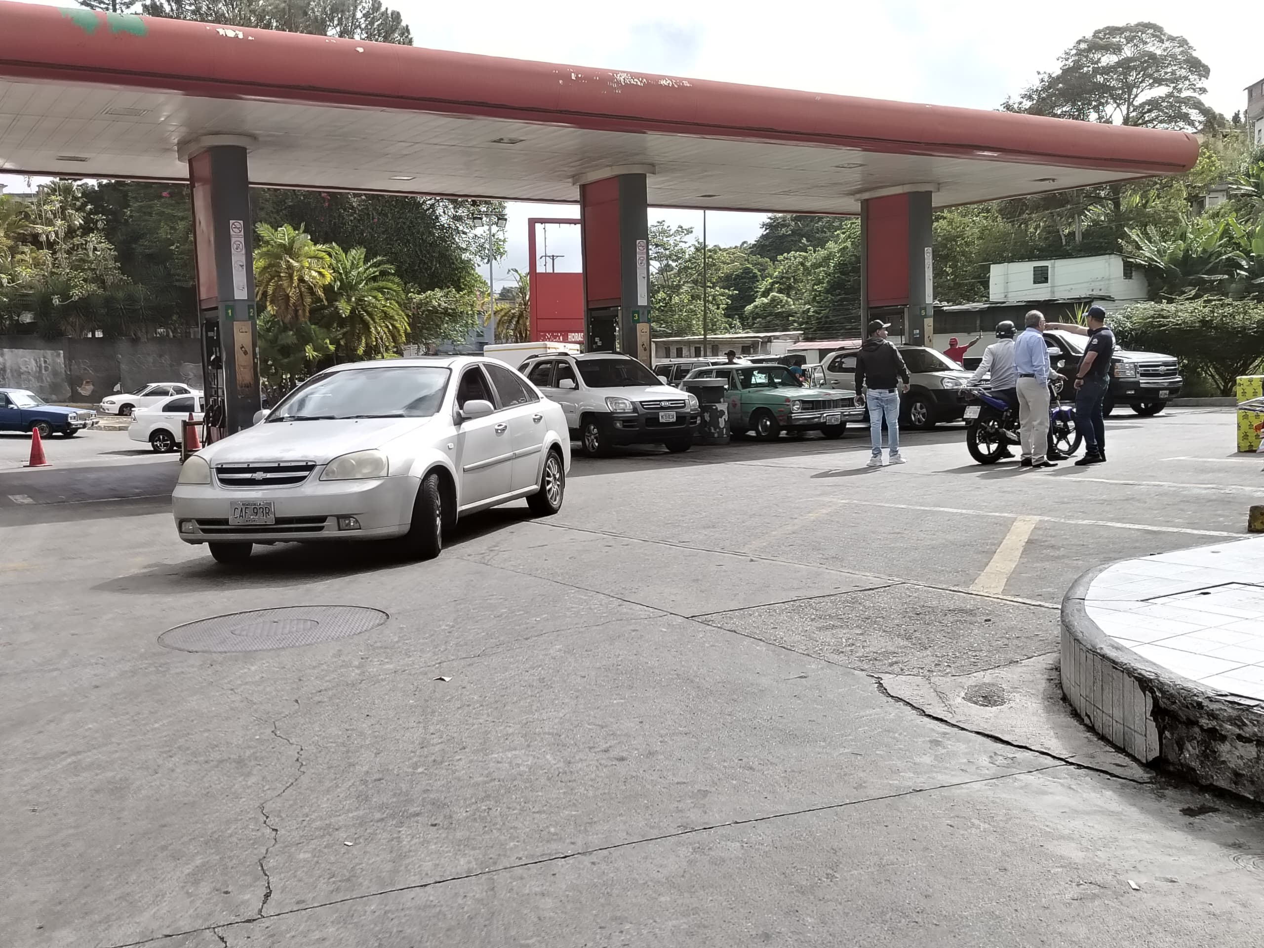 Estaciones de servicio 100% operativas