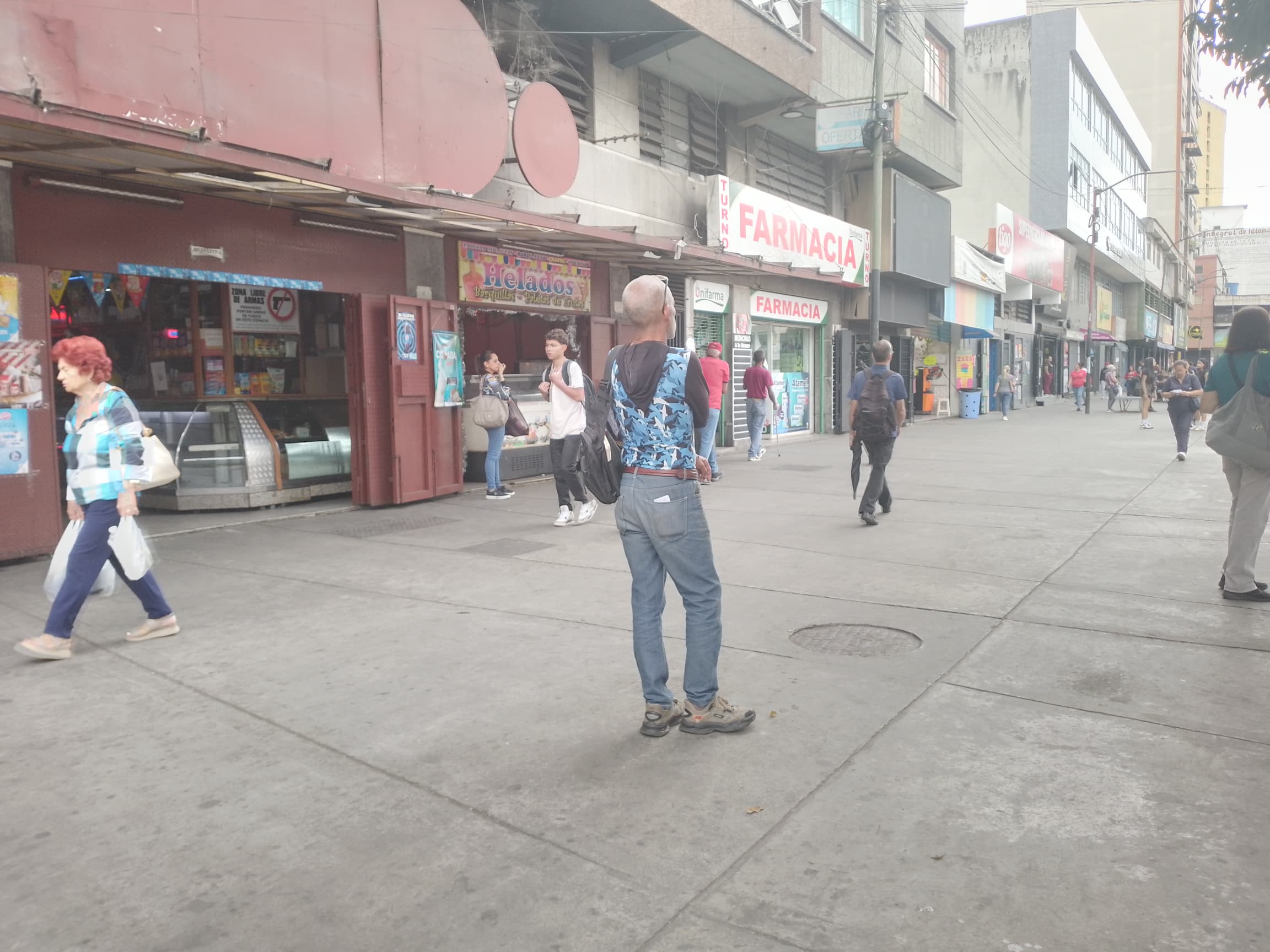 Comercios de Los Teques a media máquina