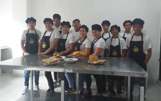 “Los jóvenes pueden comenzar el año aprendiendo un oficio”