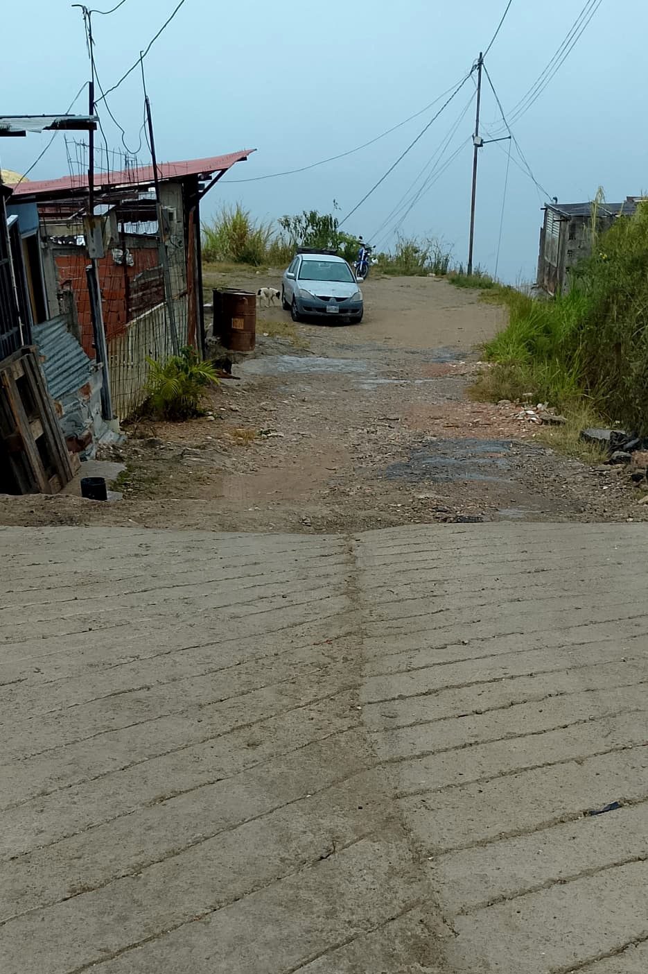 Construyen 300 metros lineales de carretera en Los Vecinos
