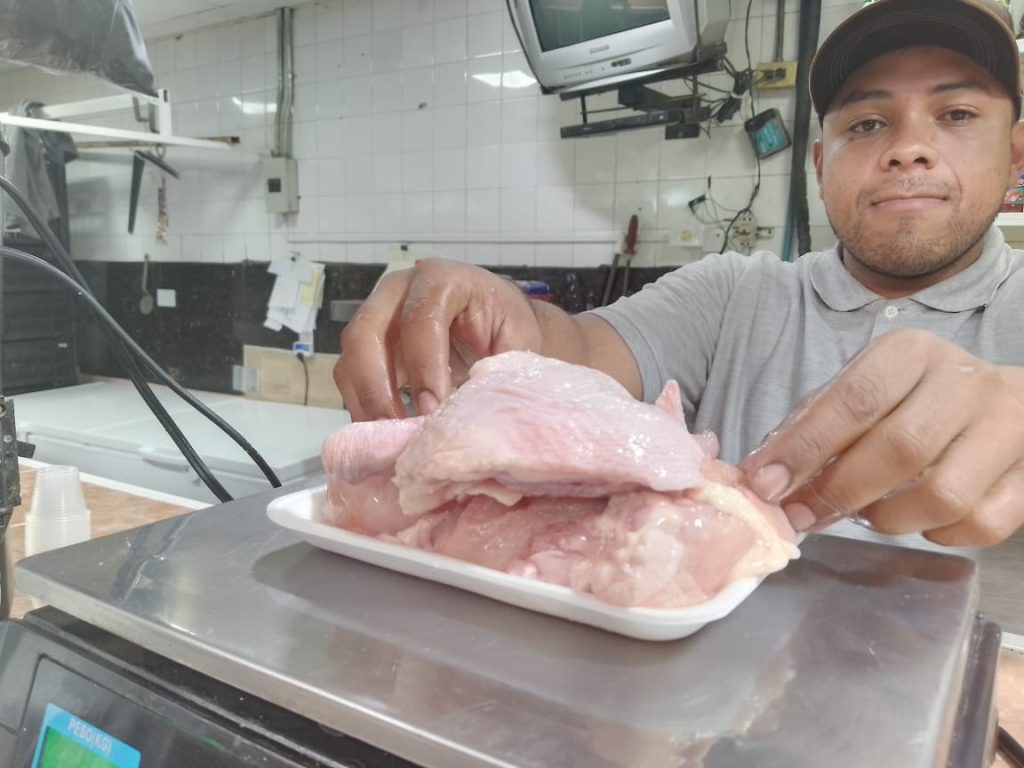 Minoristas de pollo pueden comprar en El Paso