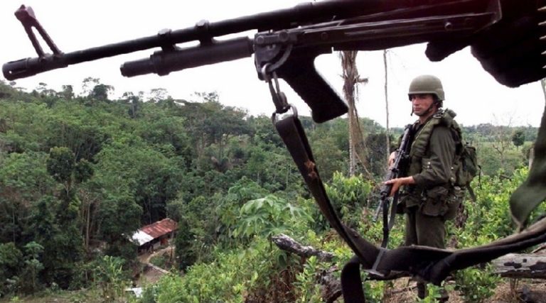 Colombia cierra 42 gasolineras por presunta toma del narcotráfico