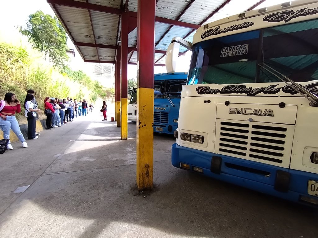 Transportistas incumplen con la tasa del dólar BCV