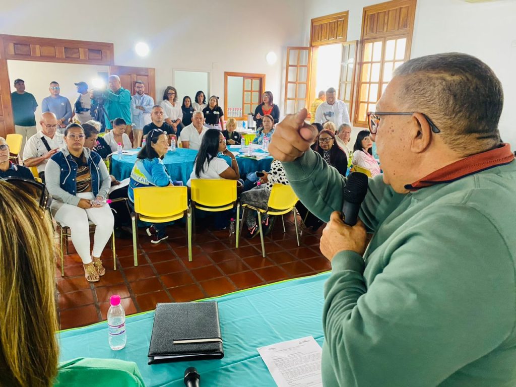 Instalan mesas de trabajos para discutir Plan de Obras en Carrizal