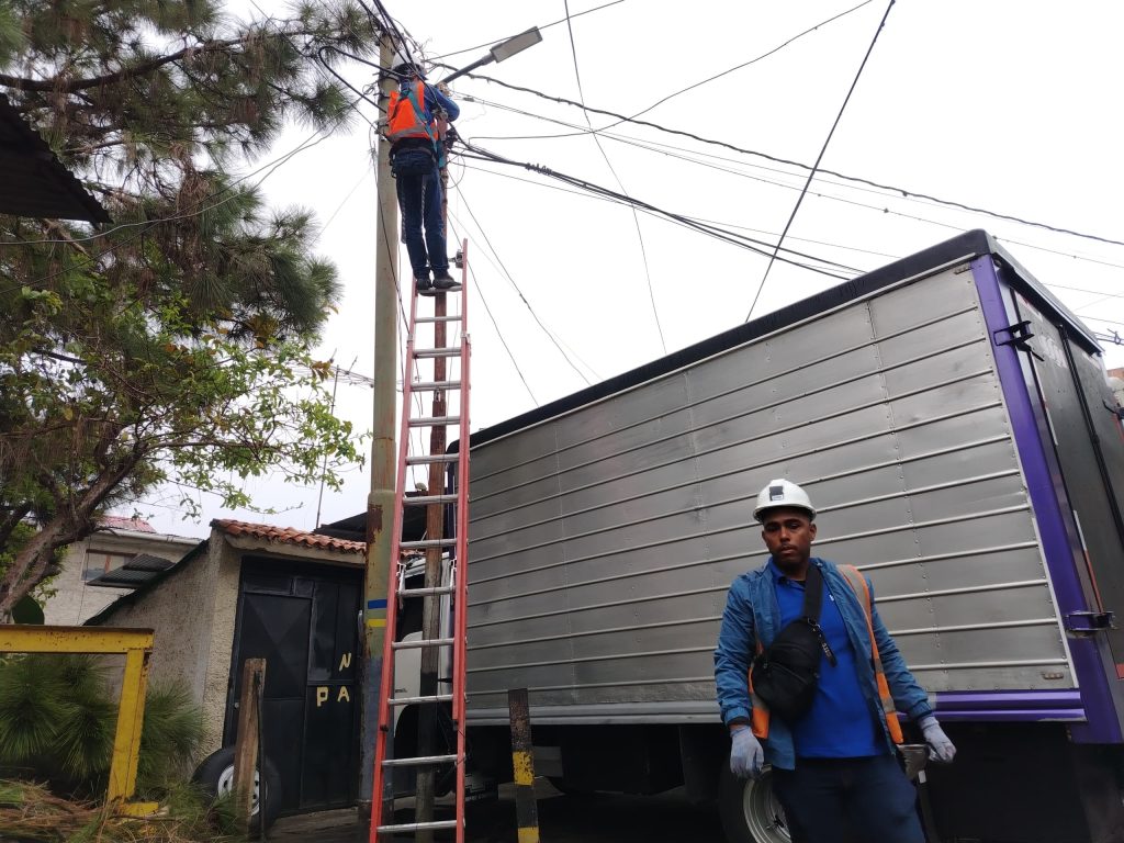 Inter restituye servicio a 32 familias en El Rincón