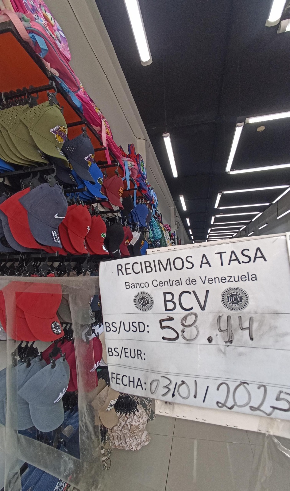 Bolívar cae un 10% frente al dólar en enero