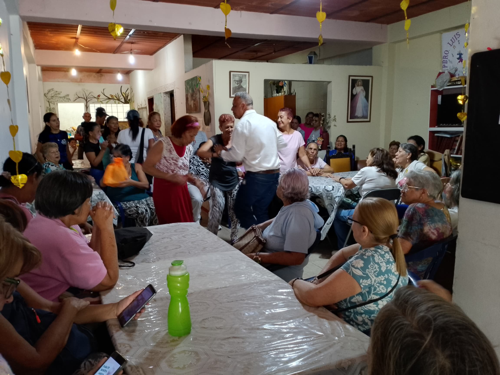 Estudiantes fortalecen sus valores junto a los abuelos