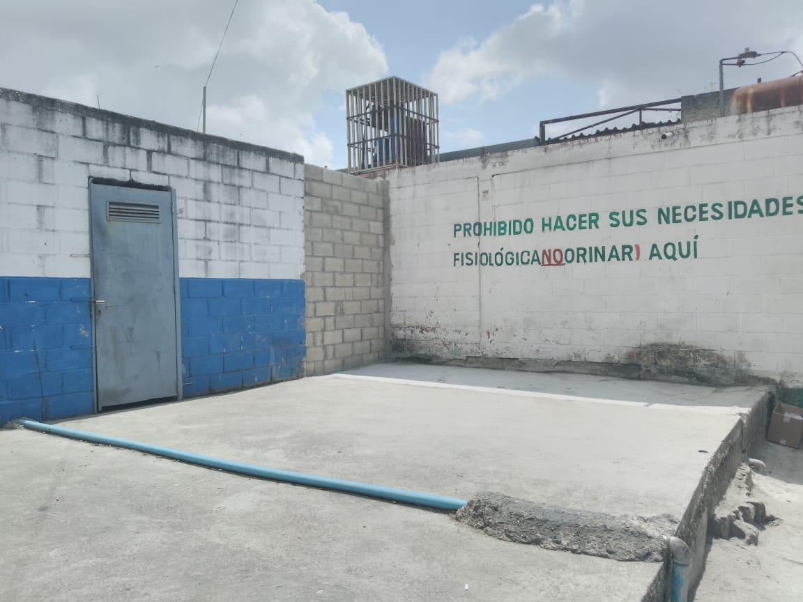 Cerraron área del tanque de agua potable utilizado como “baño”
