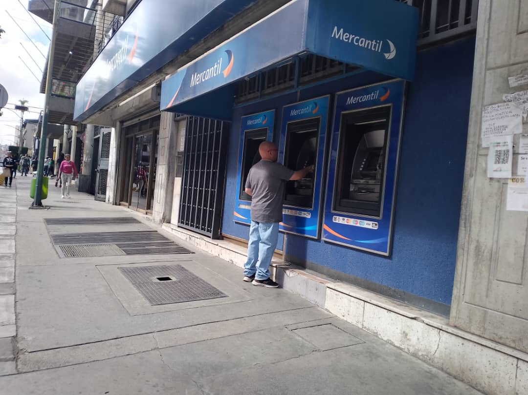 Usuarios exigen reactivación de cajeros automáticos