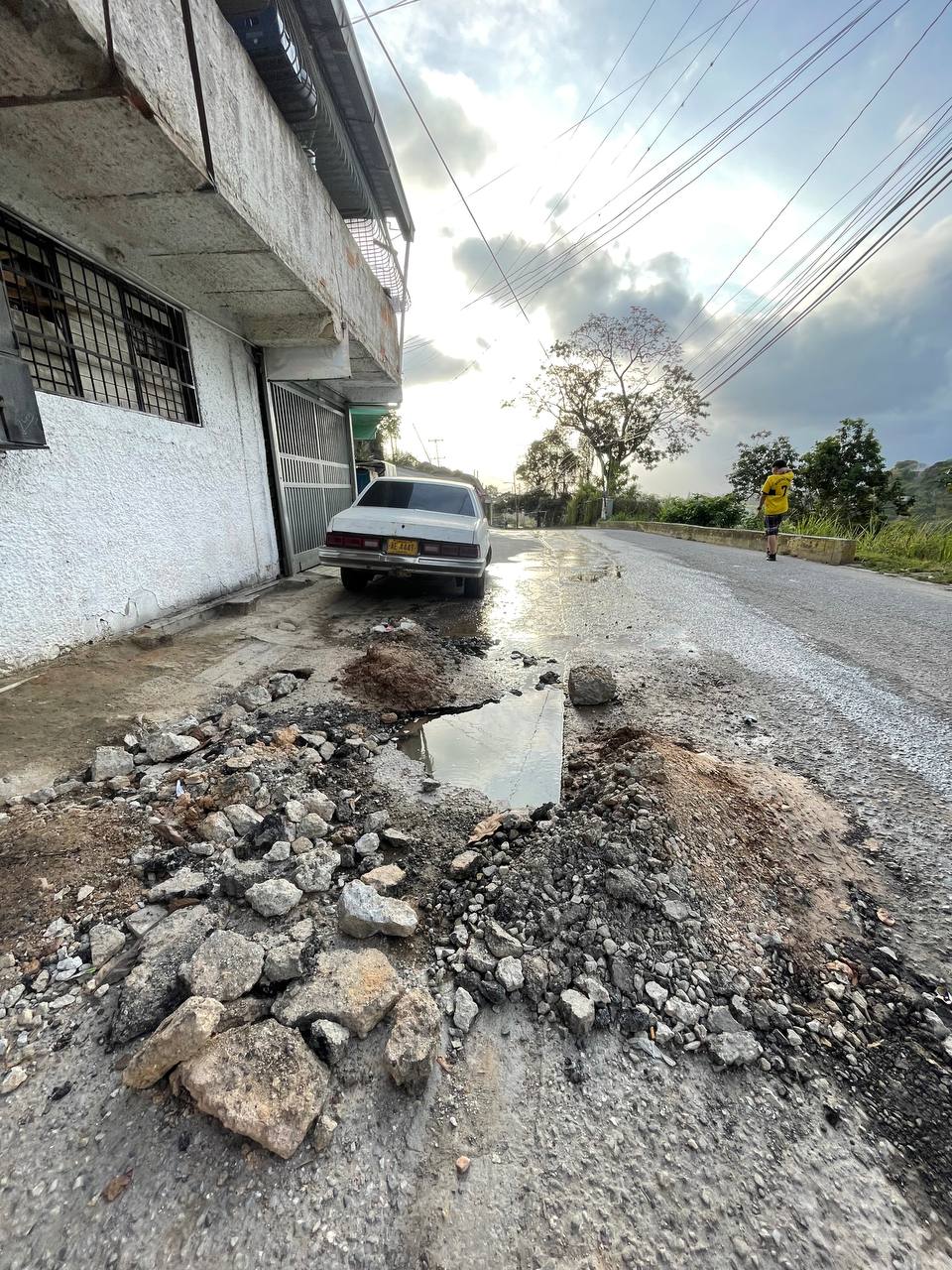 Concejales se enlazan con Hidrocapital para atender falta de agua