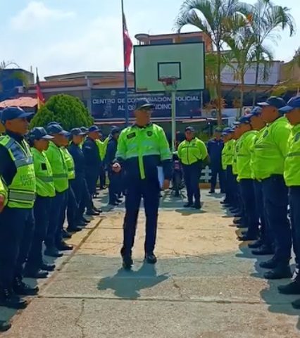Orientan a policías sobre el buen uso de las redes sociales