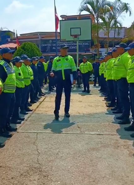 Orientan a policías sobre el buen uso de las redes sociales