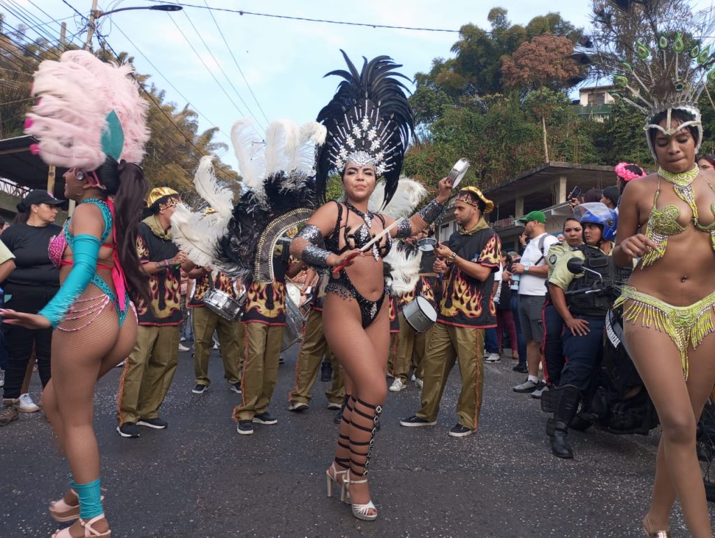 Samba, concierto y mucha alegría en el Carnaval de Carrizal