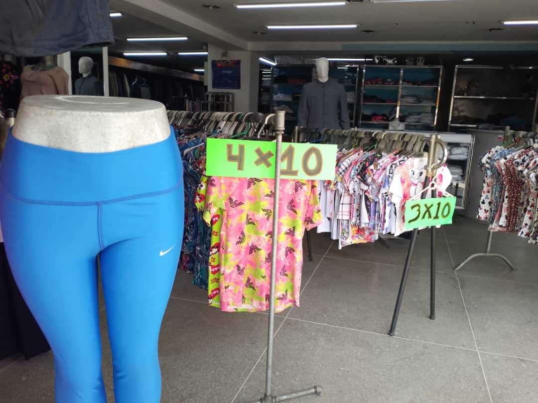 Trajes Roberto se mantiene en pie desde hace 55 años