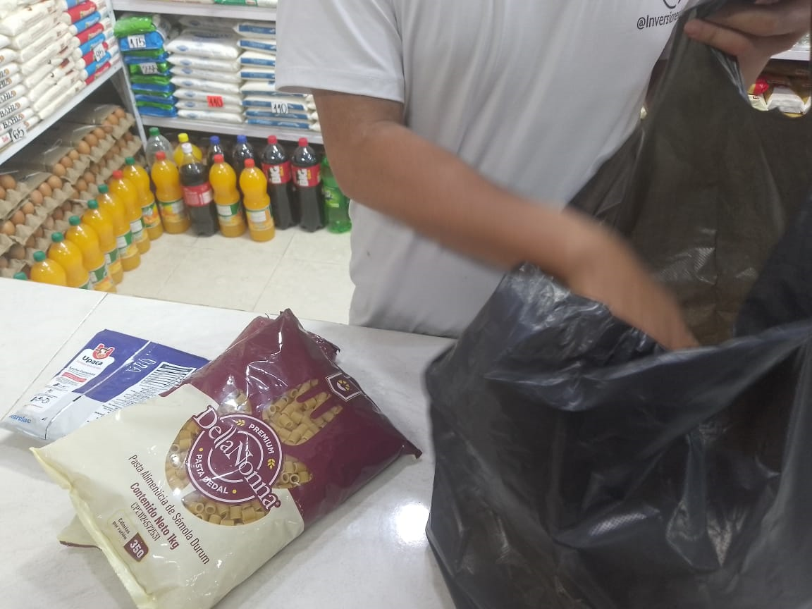 Comerciantes disminuyen ganancia por ajuste del dólar