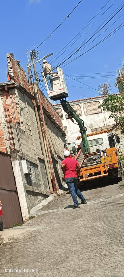 Sustituyen luminarias en comunidades carrizaleñas