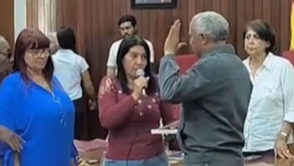 Juramentan alcalde tras la renuncia de José Vicente Rangel