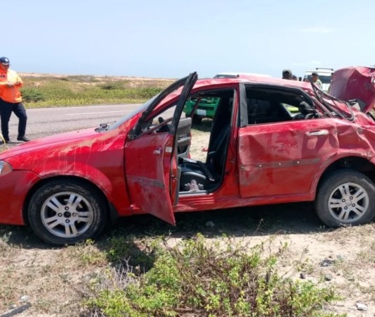 Seis lesionados en aparatoso accidente