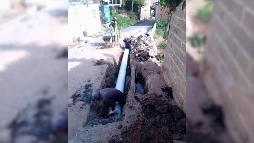 Sustituyen tubería de aguas servidas en La Matica