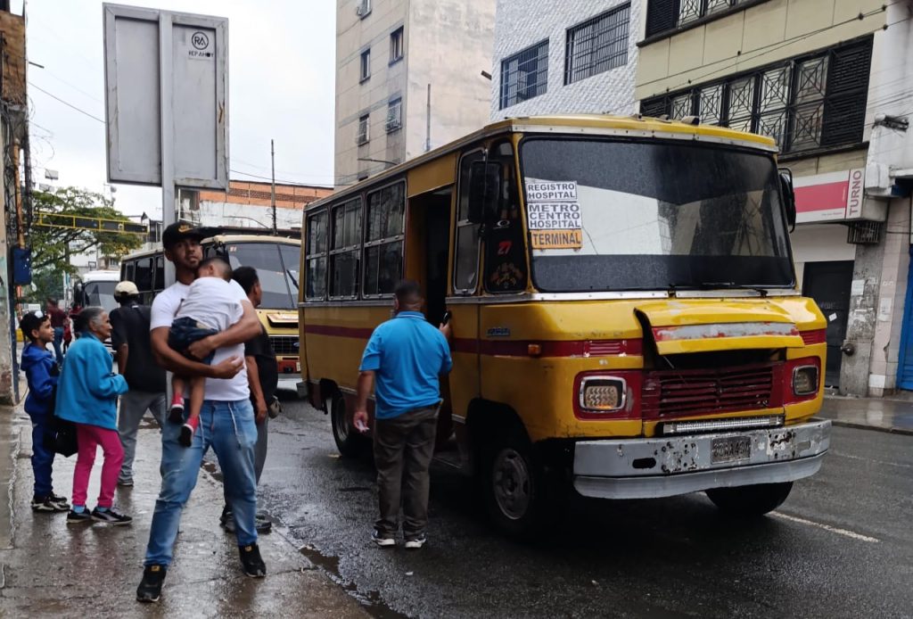 Evalúan fijar el pasaje urbano en Bs.30