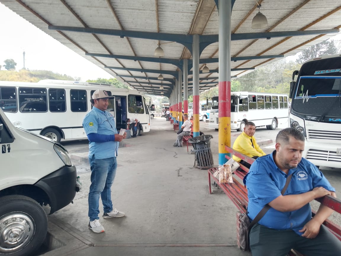 “Hay más choferes que pasajeros en el terminal”
