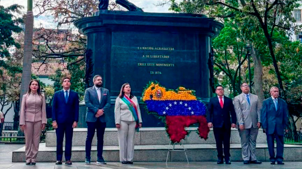 Autoridades celebran 215 años del primer grito de independencia