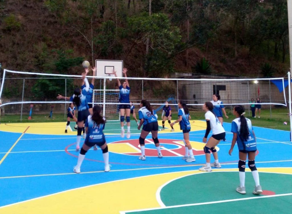 Recuperan dos canchas en Mal Paso y Las Brisas