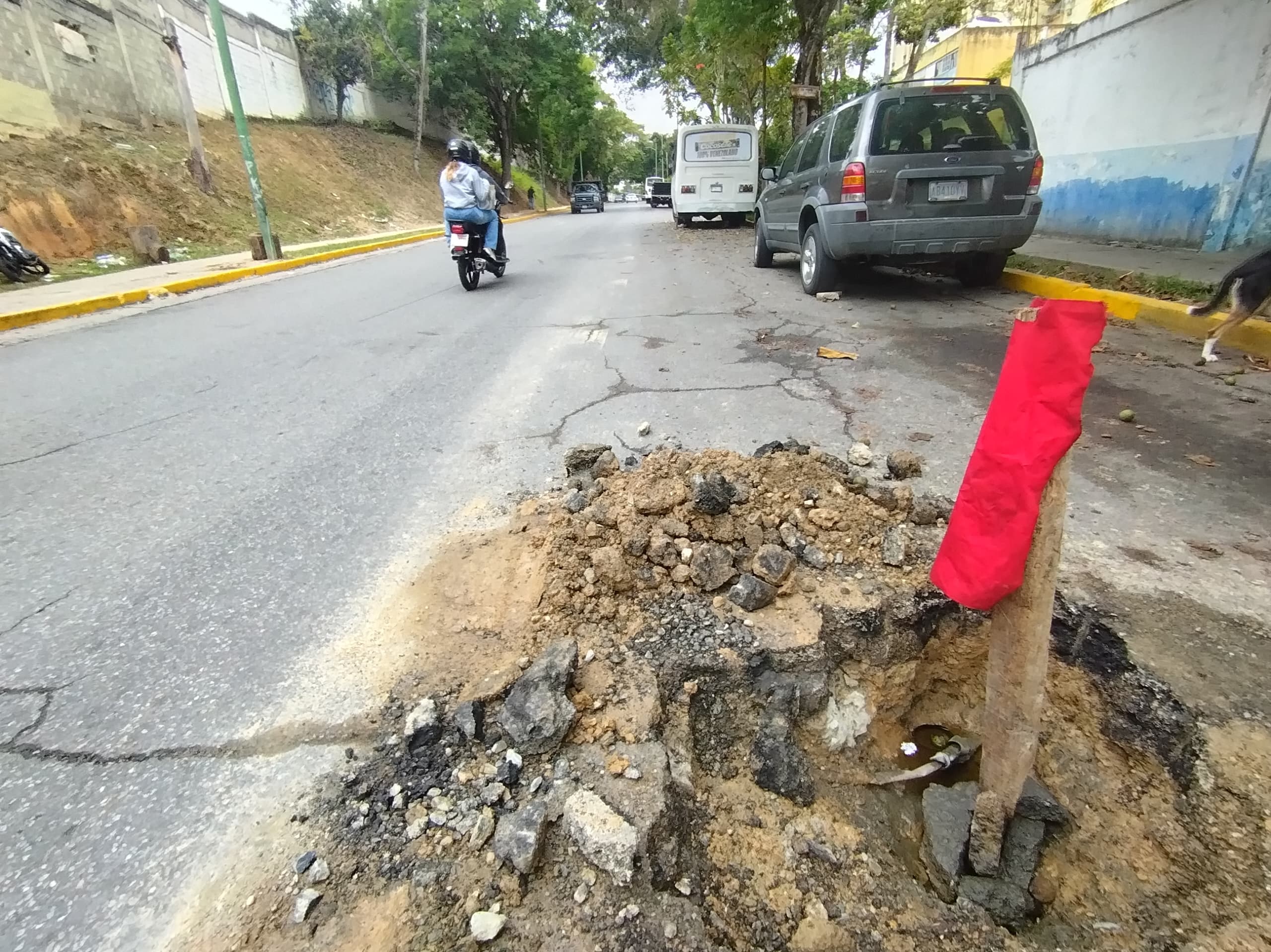 Hidrocapital detecta fuga de agua en la Bolívar
