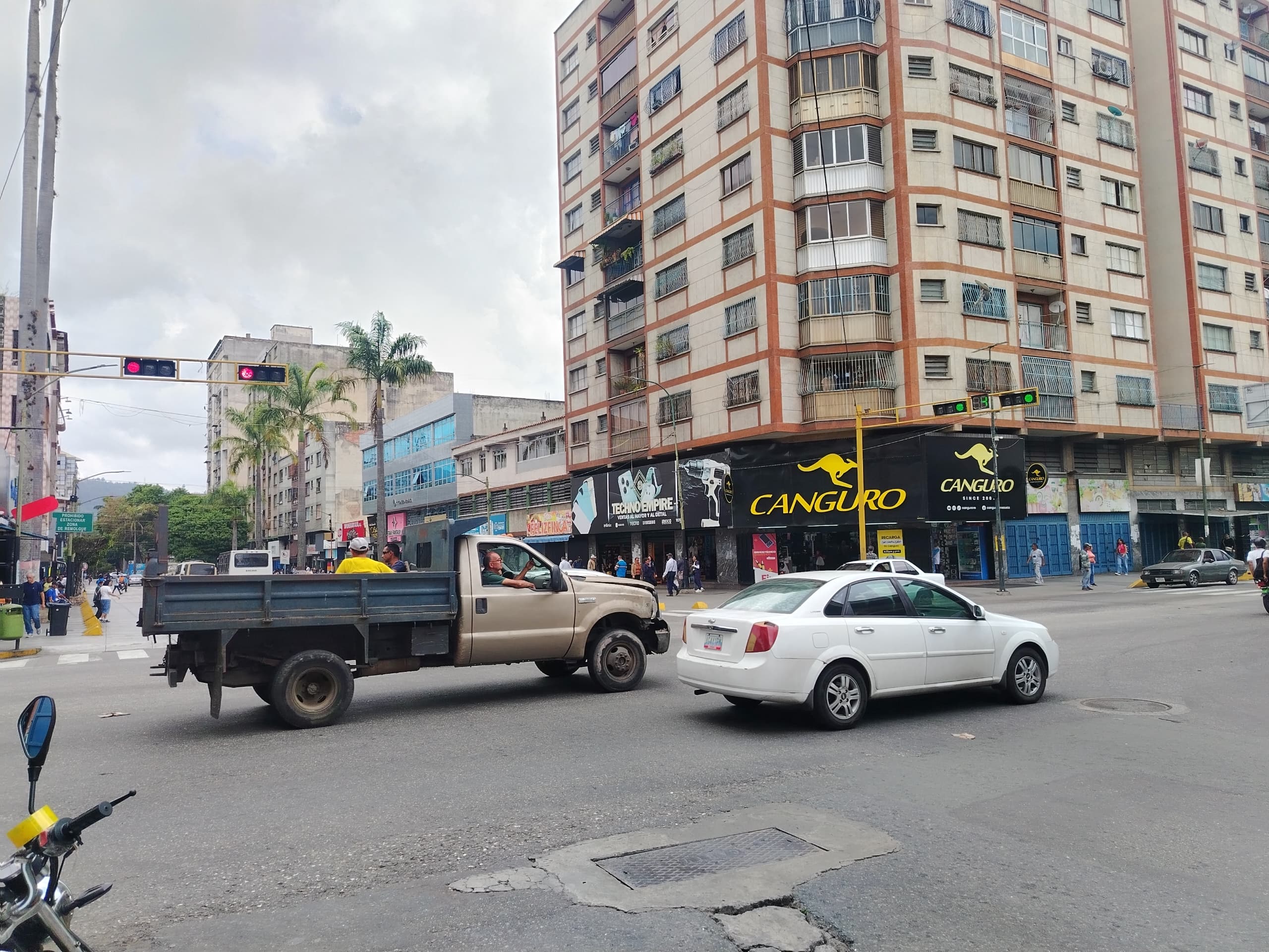 Nuevamente operativo el semáforo de la Bermúdez