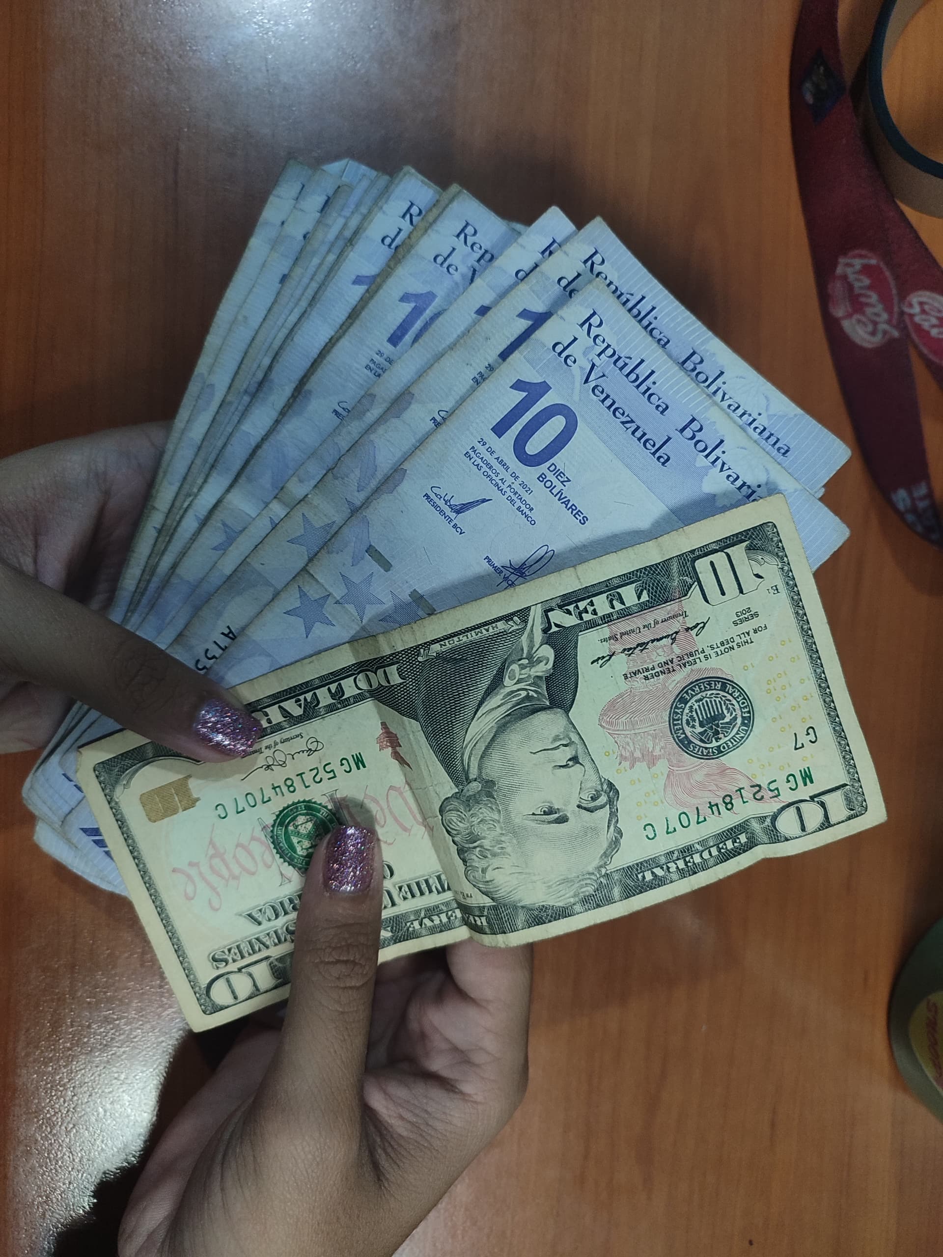 Compradores sortean la brecha cambiaria 