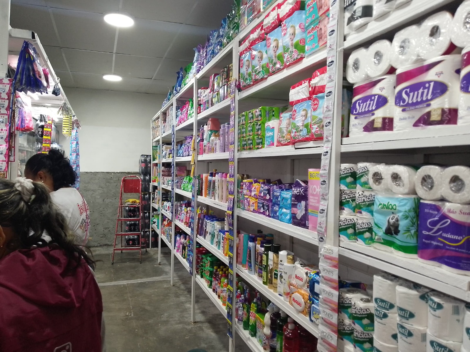 Inauguran local de ventas al mayor en El Paso