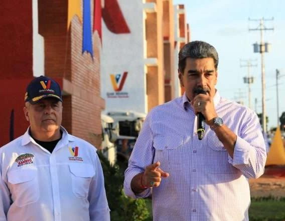 Maduro anuncia aumento de salario mínimo integral y pensiones