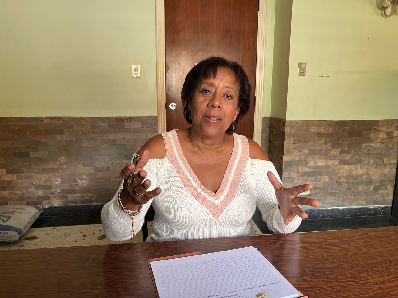 Denuncian suspensión de sueldos a docentes