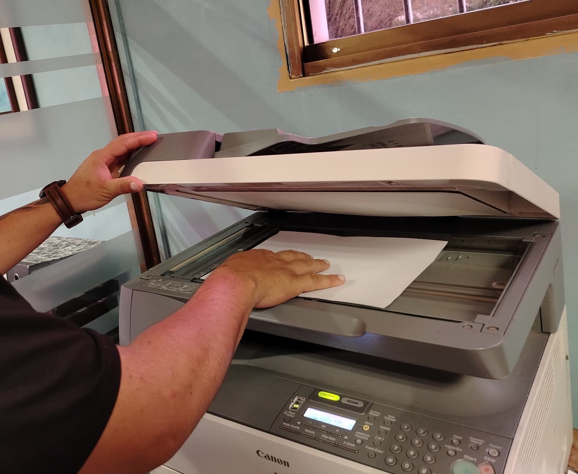 Docentes se quejan de gastos en tramitación de documentos