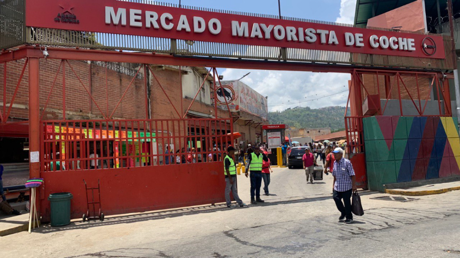 Falsos policías extorsionaban a comerciantes de Coche  