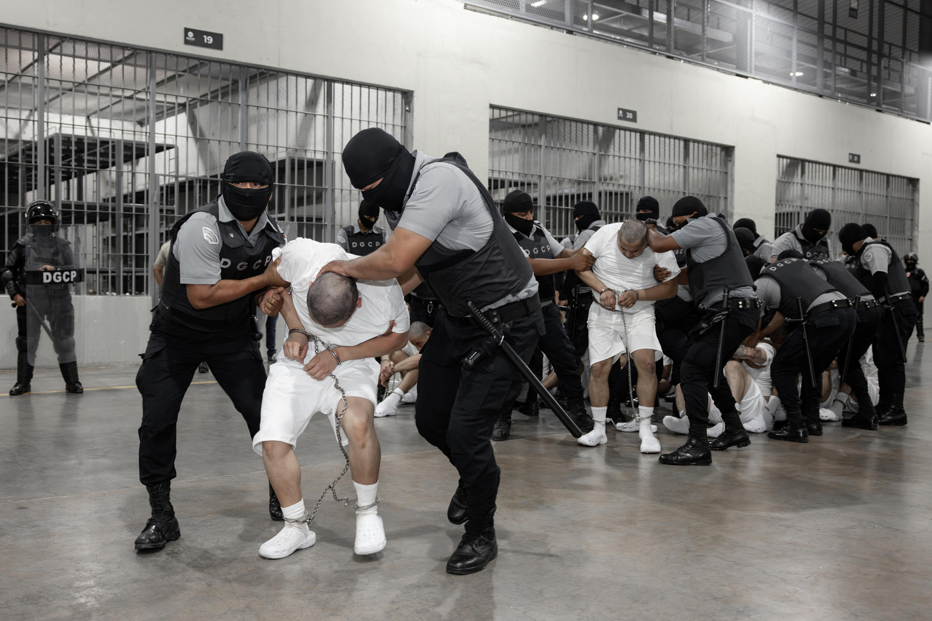 75% de venezolanos deportados a El Salvador no tienen antecedentes penales