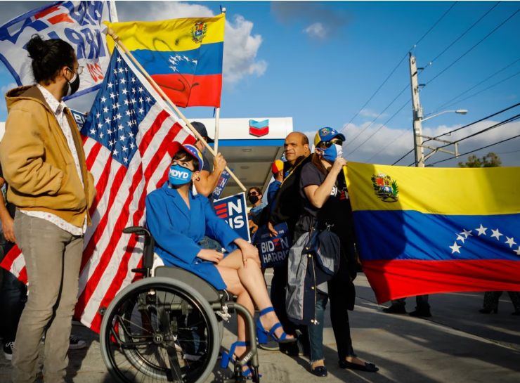 Supremo de EEUU retira la residencia temporal a 532.000 migrantes