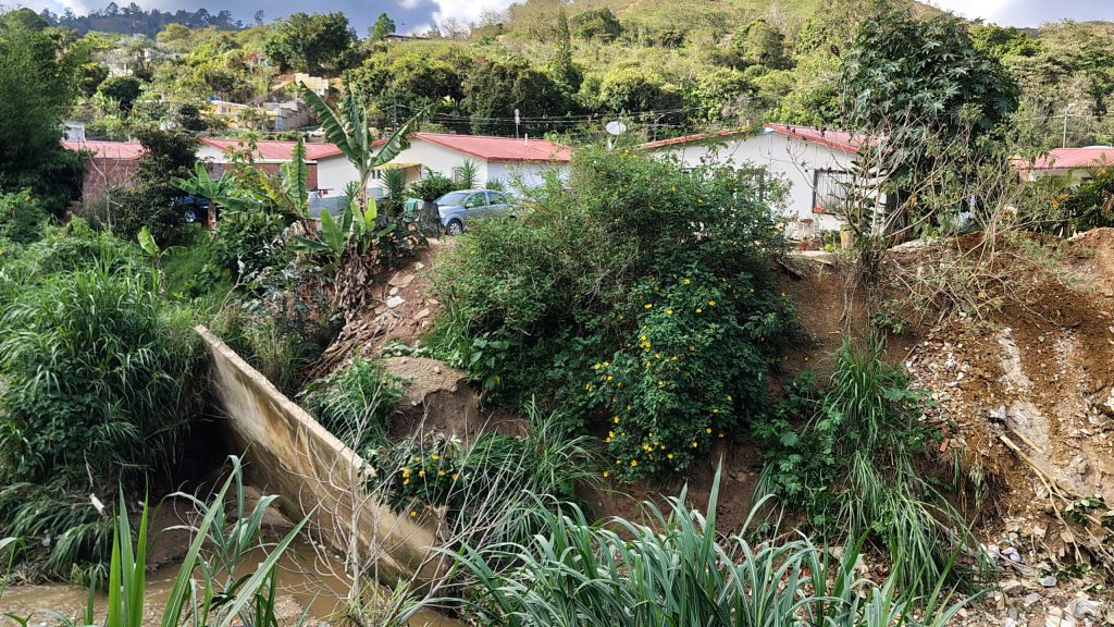 Casas y vías anegadas deja aguacero de este 3-A