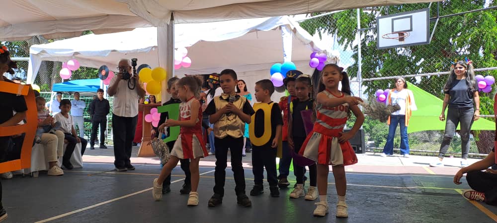 Bailes de tres décadas en nuevo aniversario de UE San Felipe Neri