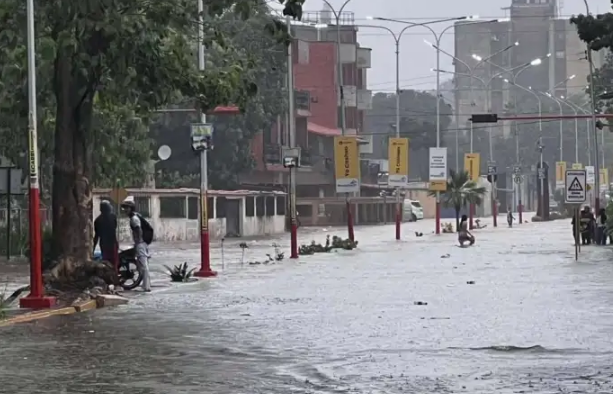 Colapsan drenajes en Acarigua-Araure por fuertes lluvias