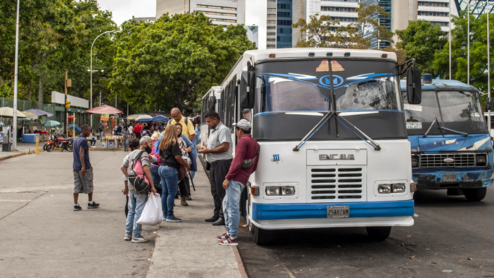 Transportistas plantean bono para «compensar» tarifas