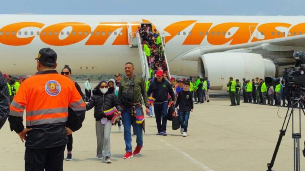 Llegan 315 migrantes en un vuelo de repatriación desde México